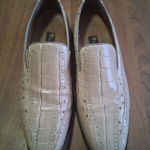 Stacy Adams Tan Crocodile Pattern Loafers